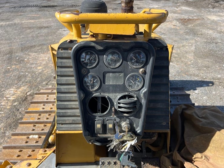 2003-caterpillar-d3g-xl-image-37