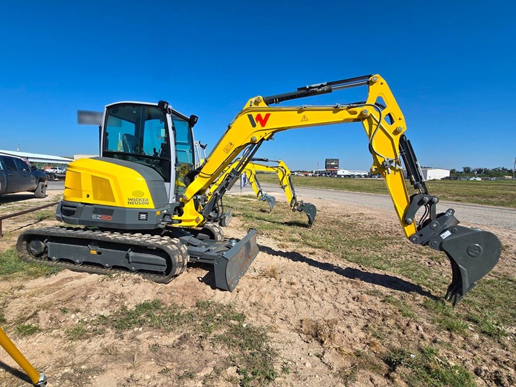 2025-wacker-neuson-ez50-zero-tail-excavator-extremely-low-hours-image-2