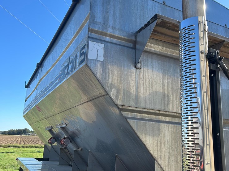 2011-mack-tender-truck-w/adams-rear-discharge-bed-auger-image-21