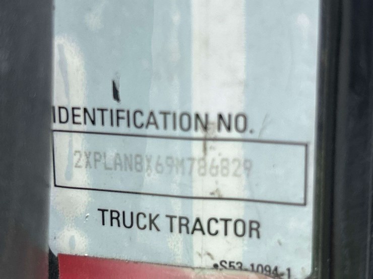 2009-peterbilt-335-image-5