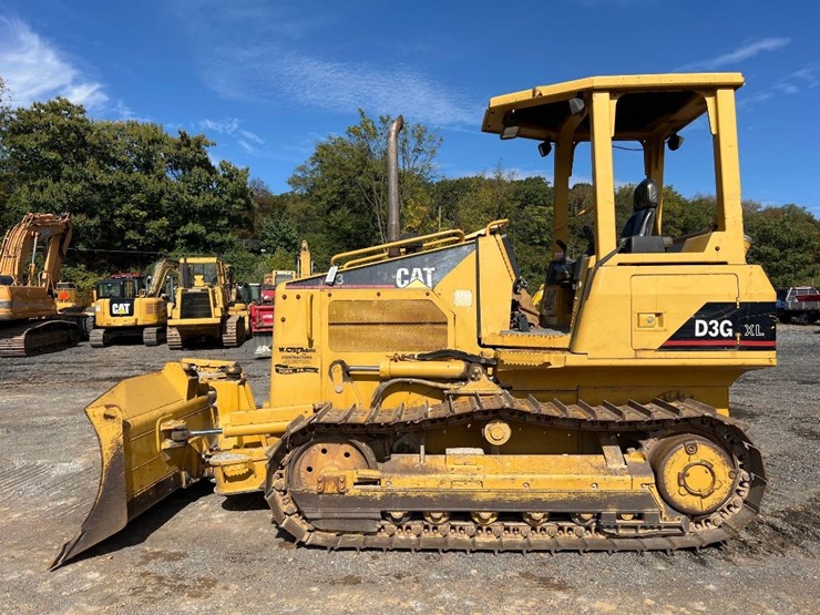 2003-caterpillar-d3g-xl-image-1