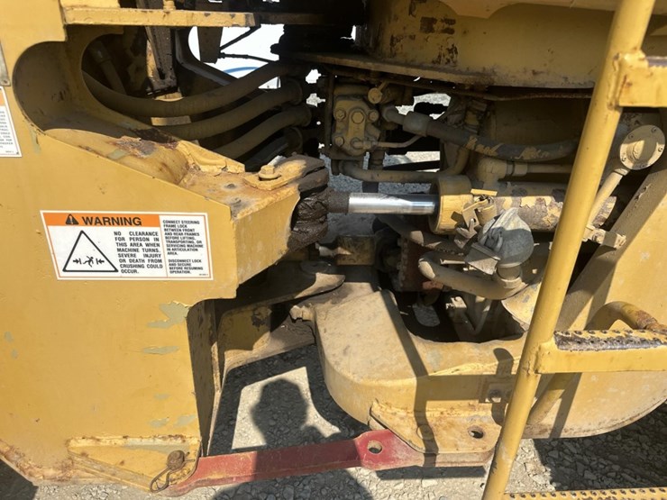 caterpillar-936-image-25