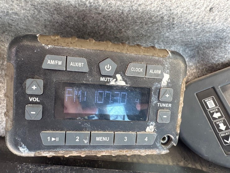 2020-deere-333g-image-28