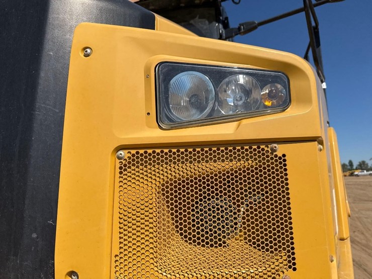 2019-caterpillar-740-gc-image-21