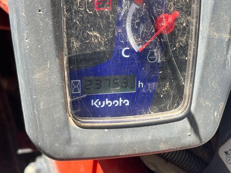 2021-kubota-ssv75-image-23