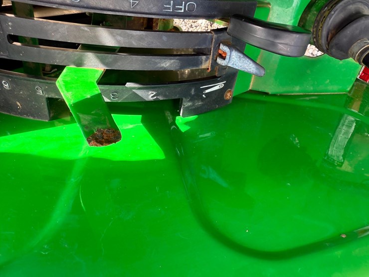 2015-john-deere-5065e-image-35