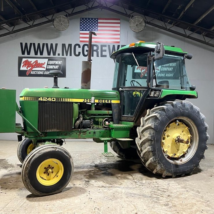 JOHN DEERE 4240