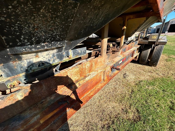 2011-magnolia-trailer-image-17