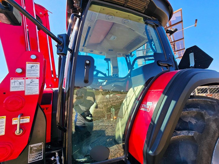 2025-mahindra-6075-image-21