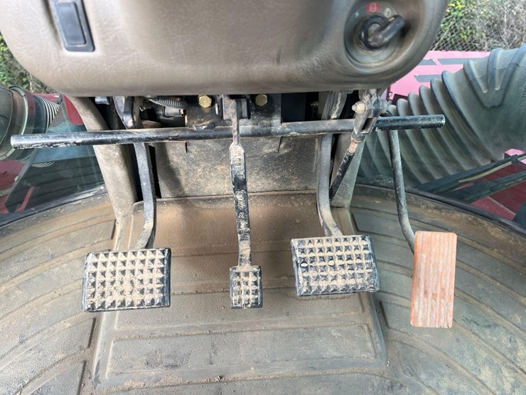 2019-case-ih-580s-quad-trac-tractor-image-40