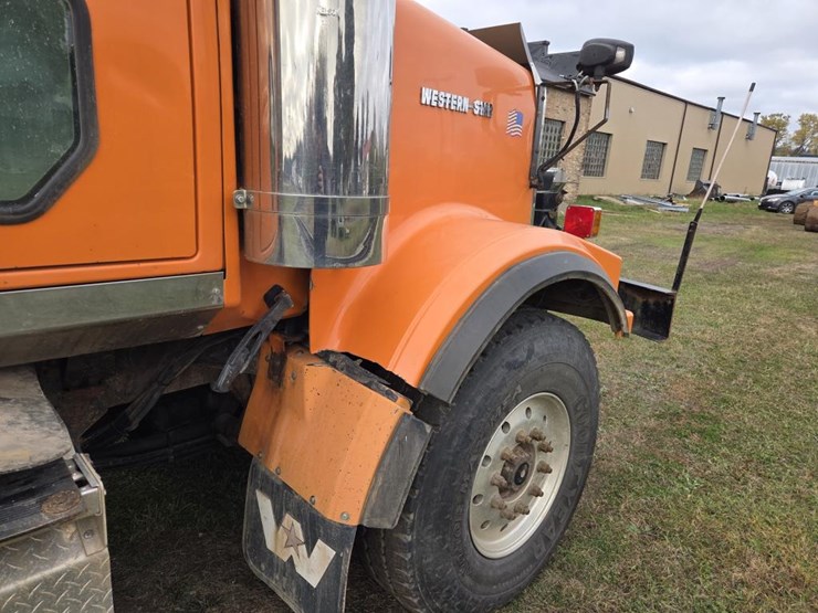 #2291-•-2003-western-star-quad-axle-dump-truck-image-19