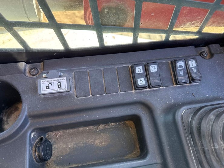 2022-takeuchi-tl12r2-image-30