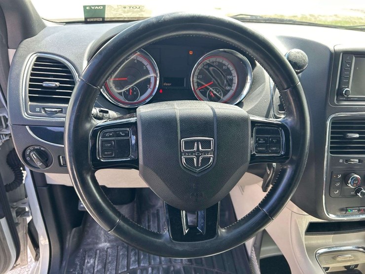 2019-dodge-grand-caravan-sxt-image-11