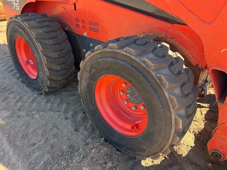 2021-kubota-ssv75-image-13