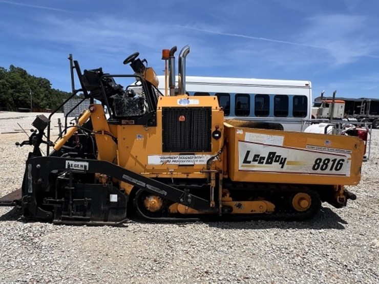 #4707-•-leeboy-l8816r-legend-asphalt-paver-image-9