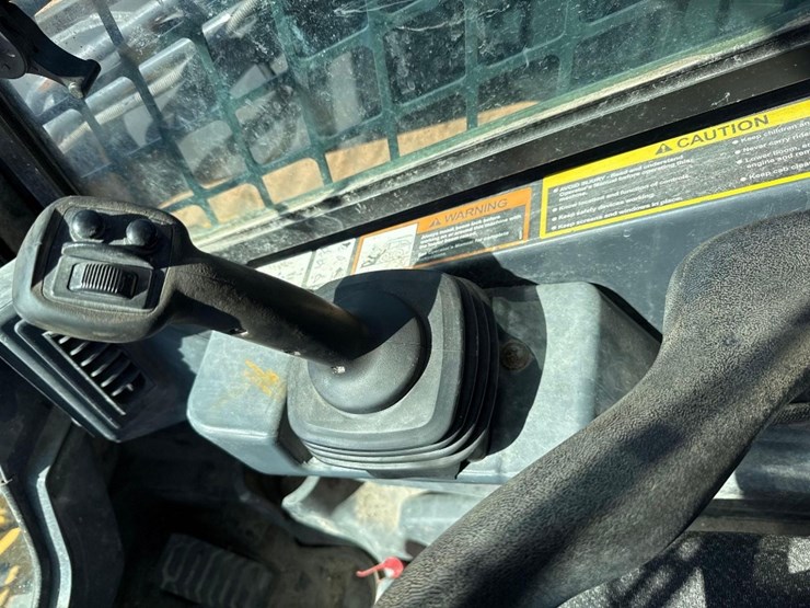 2020-deere-333g-image-30