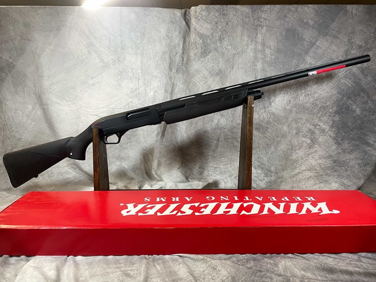 #2015-•-winchester-sxp-12-ga.-pump-action-shotgun,-sn:-tr6022-051949sp-image-1