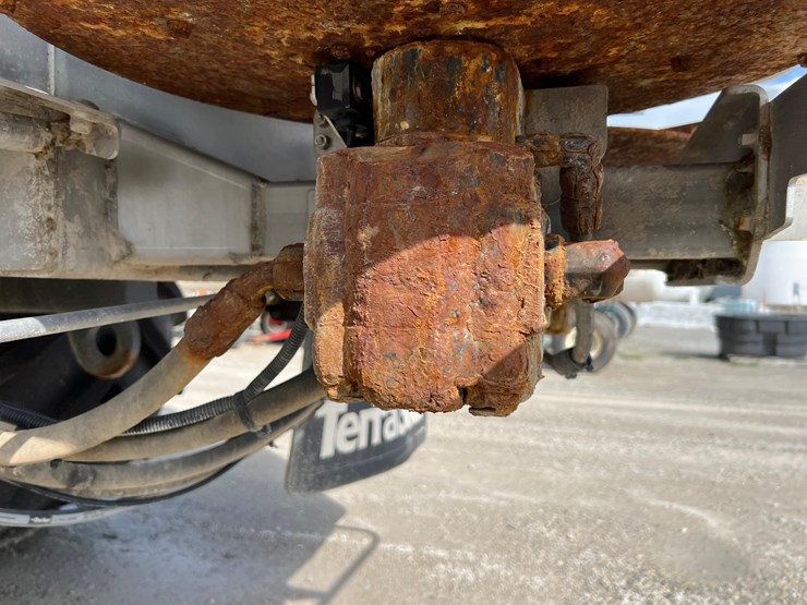 2019-terragator-7300-spinner-truck-image-57