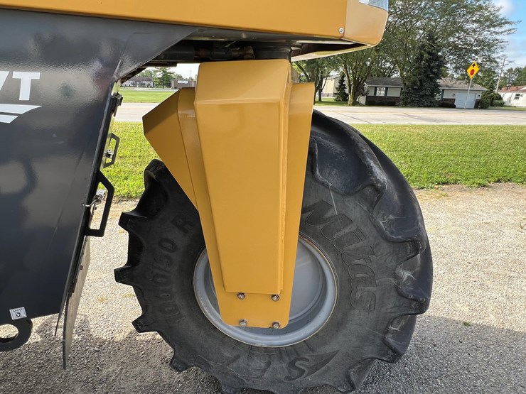 2019-terragator-7300-spinner-truck-image-18
