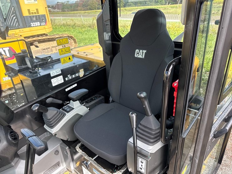 caterpillar-305-image-13