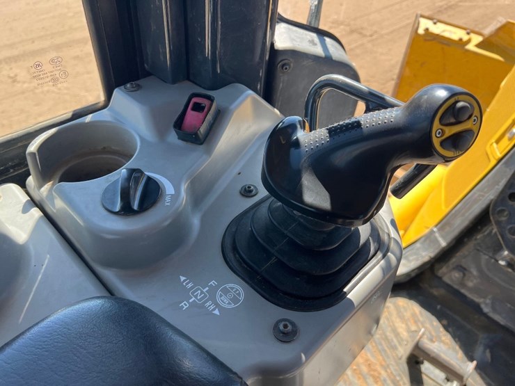 2021-komatsu-d71px-24-image-39