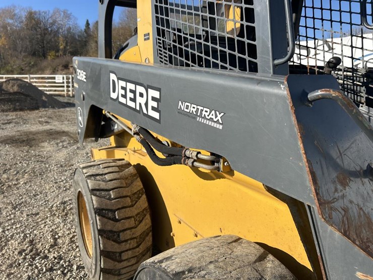 2016-deere-326e-image-19
