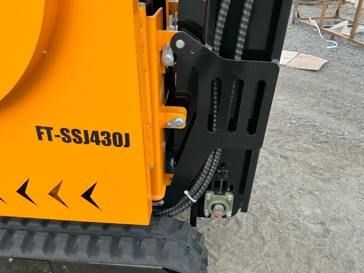 #1225-•-unused-future-ft-ssj430-tracked-crusher-image-21