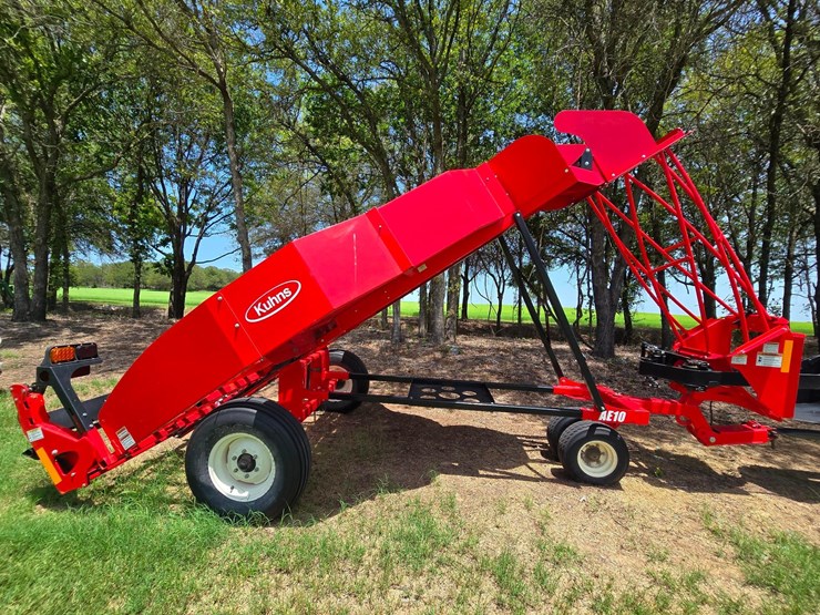 kuhns-ae10-small-square-bale-accumulator---10-bale-efficient-handling-system-image-7