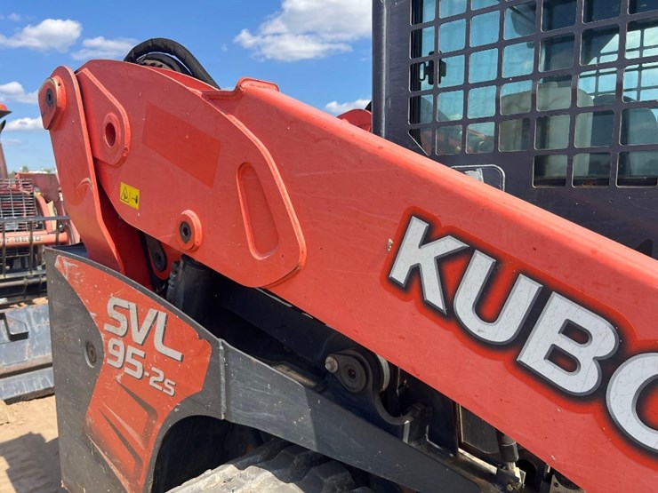 2019-kubota-svl95-2s-image-25