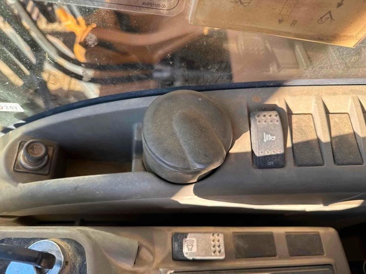 2015-case-cx300c-image-34