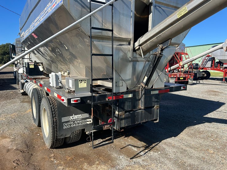 2011-mack-tender-truck-w/adams-rear-discharge-bed-auger-image-31