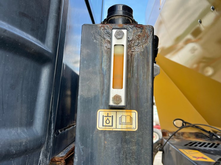 2019-terragator-7300-spinner-truck-image-75