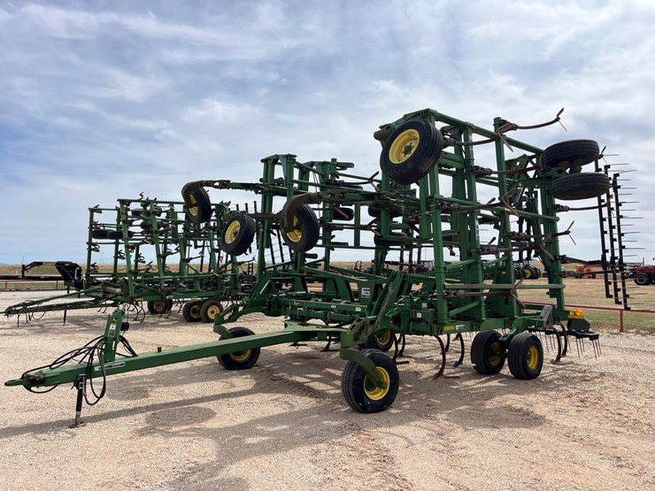 2009-john-deere-2410-image-1