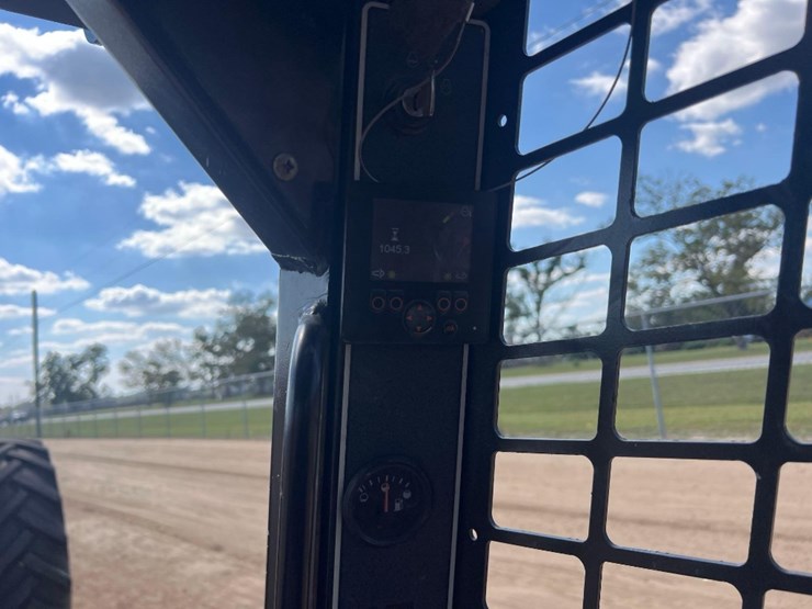 2019-gehl-rt105-image-30