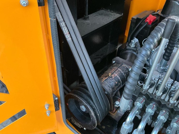 #1225-•-unused-future-ft-ssj430-tracked-crusher-image-15