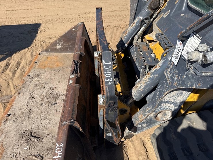 2020-deere-333g-image-24