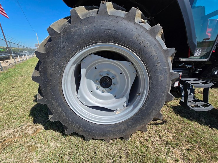 2025-mahindra-6075-image-78