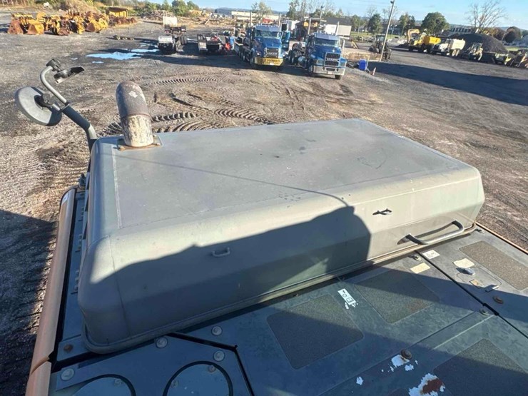 2015-case-cx300c-image-21