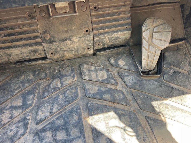 2017-kubota-svl95-2s-image-33