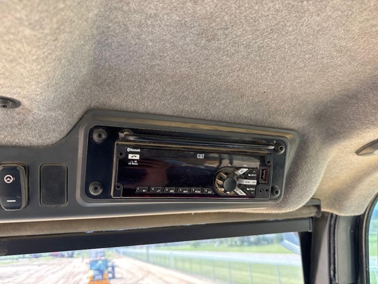 2019-caterpillar-740-gc-image-35