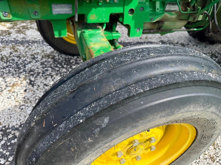 2015-john-deere-5065e-image-13