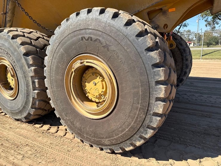 2019-caterpillar-740-gc-image-9
