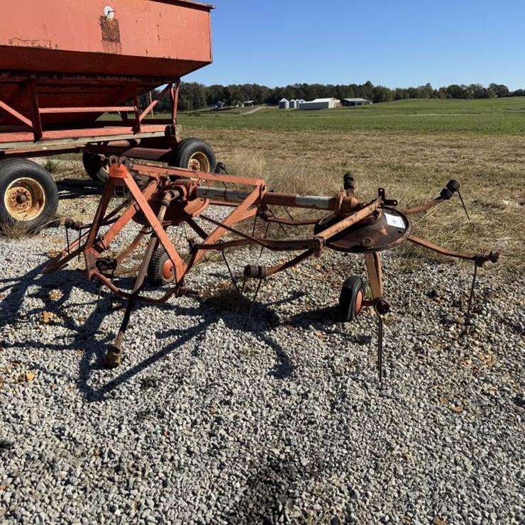 #13048 • 1991 Kuhn Tedder