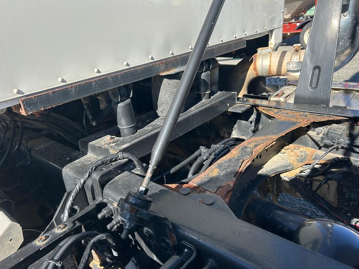 2011-mack-tender-truck-w/adams-rear-discharge-bed-auger-image-54