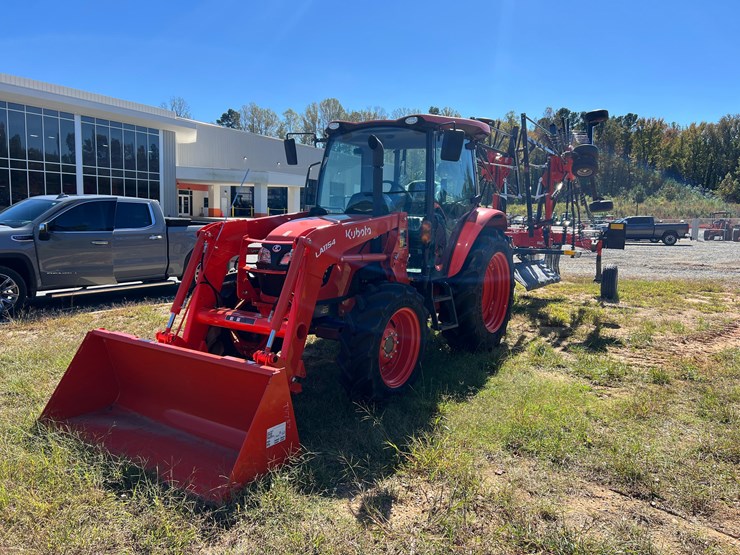 2023-kubota-m4-061-deluxe-mfwd-utility-tractor-with-la1154-front-loader-image-2