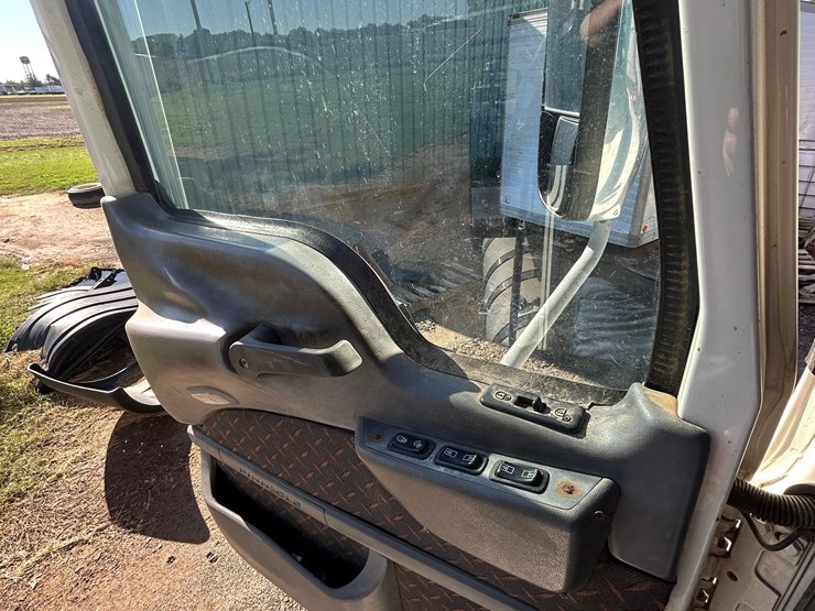 2011-mack-tender-truck-w/adams-rear-discharge-bed-auger-image-72