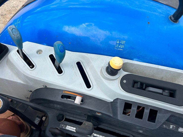 2020-new-holland-workmaster-105-image-19