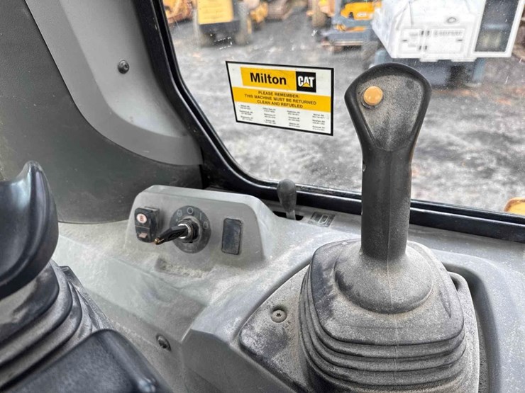 2011-caterpillar-d7e-image-28