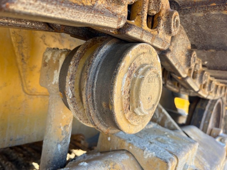 2003-caterpillar-d3g-xl-image-16