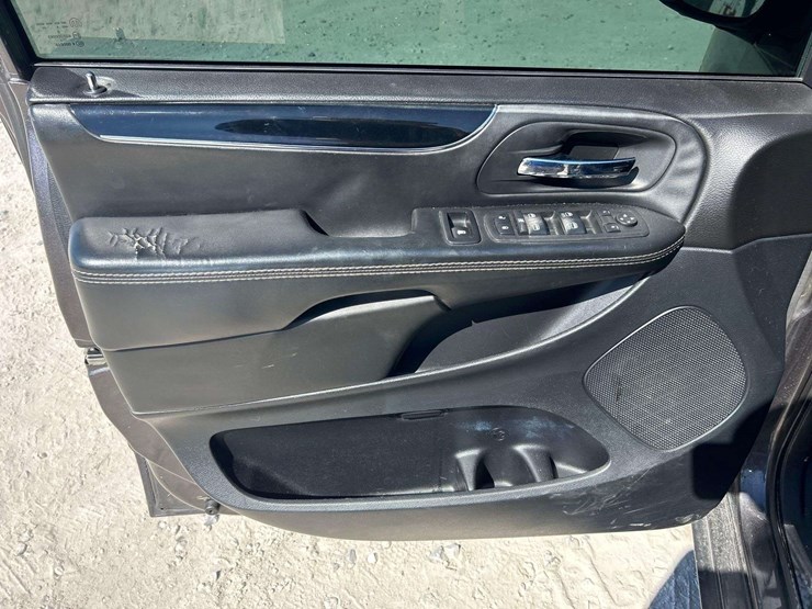 2018-dodge-grand-caravan-se-image-11